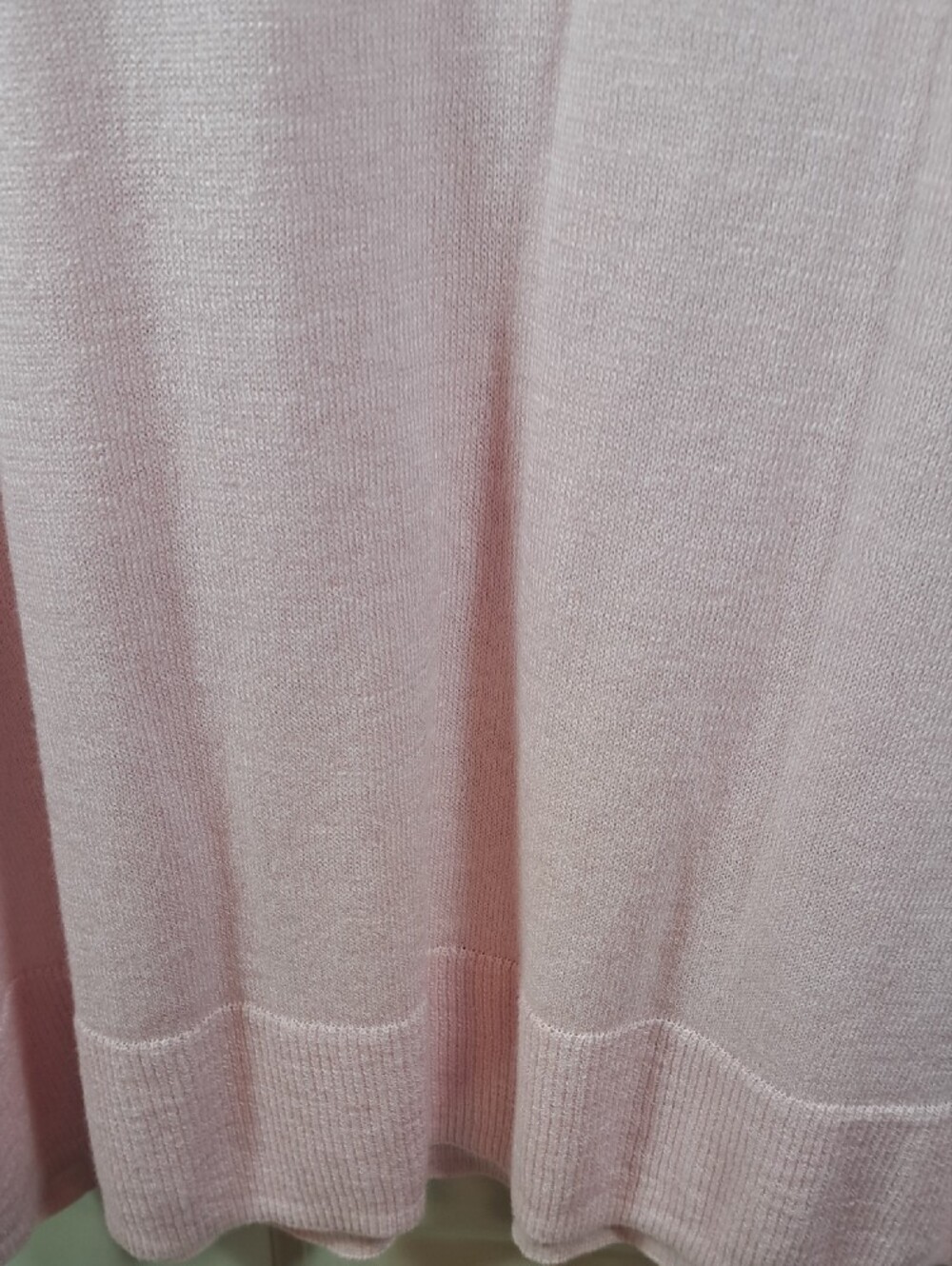Banana Republic Pale Pink V-Neck Lightweight Sweater - Picture 3 of 7
